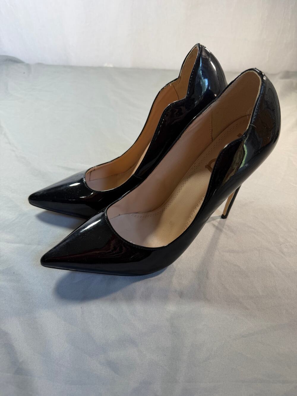 F5J Glossy Black Patent Heels with stiletto profile women's size 9 NWOT